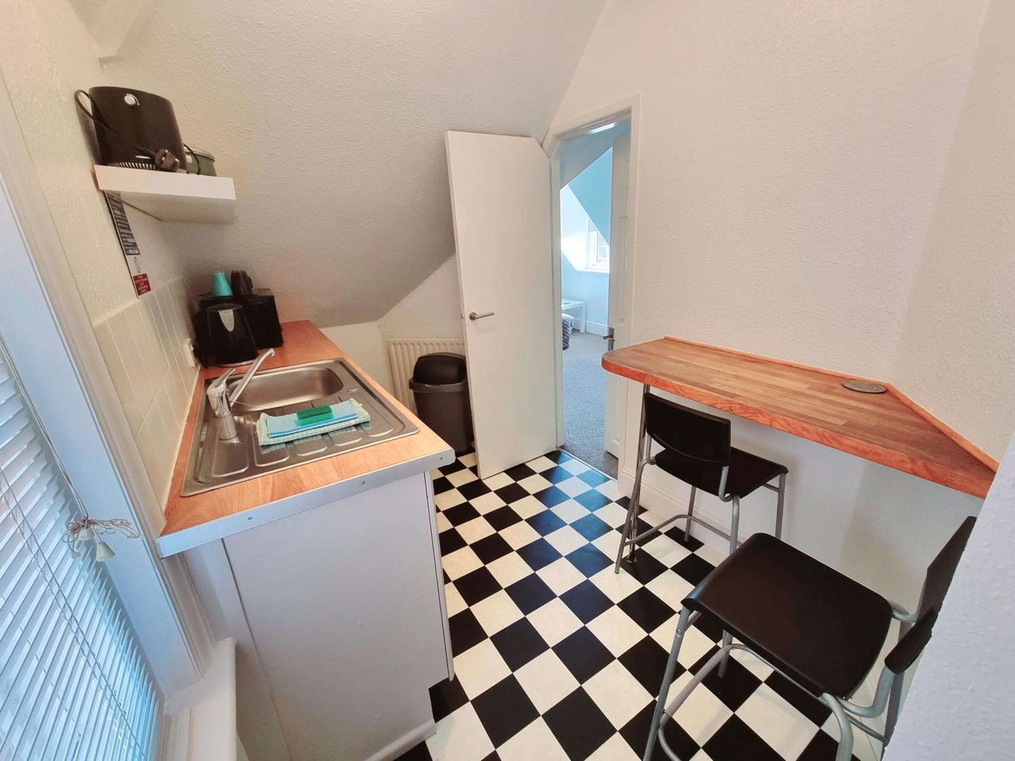 Beachcomber Holiday Apartments Swanage Room photo